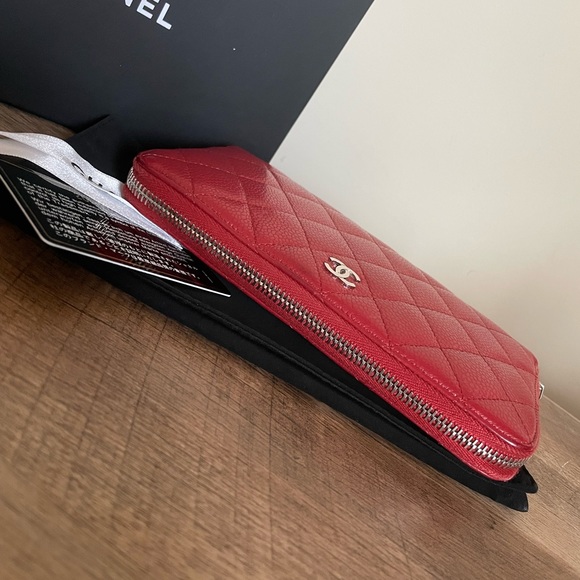 Authentic Chanel zippy caviar wallet - Picture 3 of 16